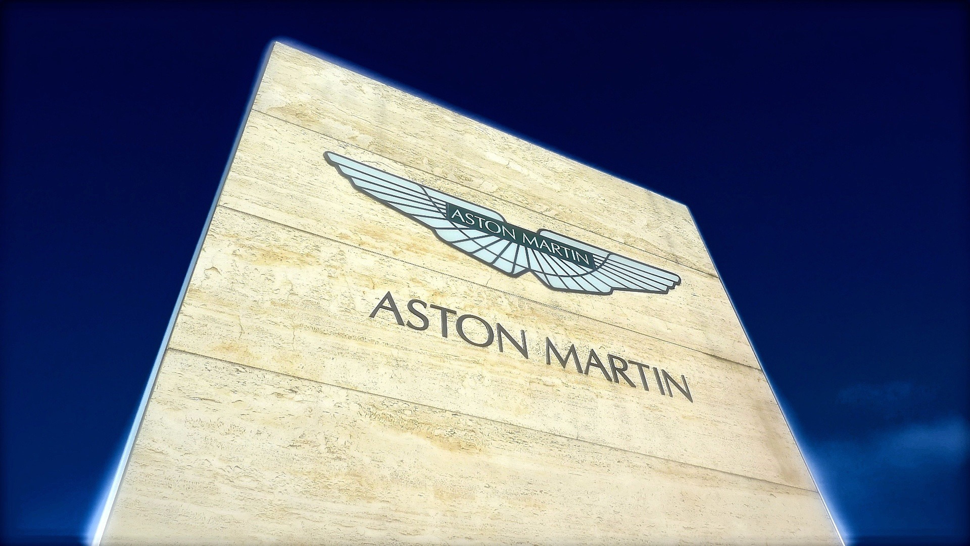 aston martin Copertina