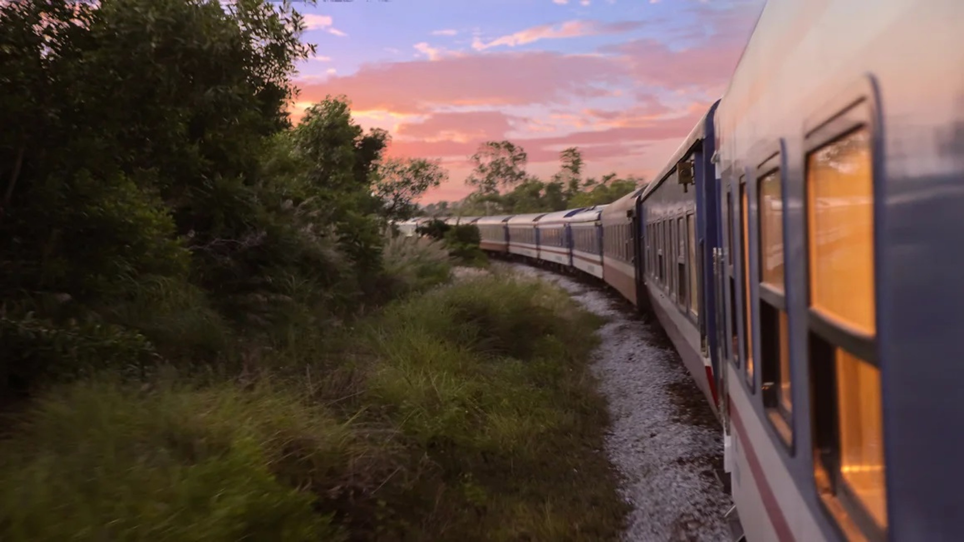 Treno di lusso in Vietnam Copertina
